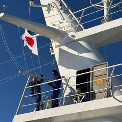 Andere Fahnen werden gehisst