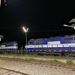 Es scheint im Landesinneren nicht in Mode zu sein, am Bahnsteig zu halten...