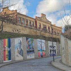 Zurück zum Stellplatz, vorbei an der Academia de Guardias (Polizeischule),...