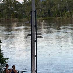 Rockhampton Wasserstandsanzeige mit historischen Markierungen