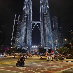 Petronas Towers - letztes Mal im Jahre 2007 waren sie noch viel größer als ich da war.