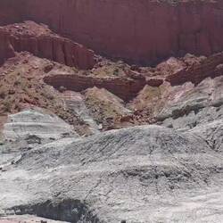 Im NP Ischigualasto fährt man mit dem eigenen Kfz durch das Tal des Mondes