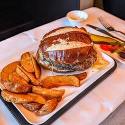 Laugencheeseburger 😅