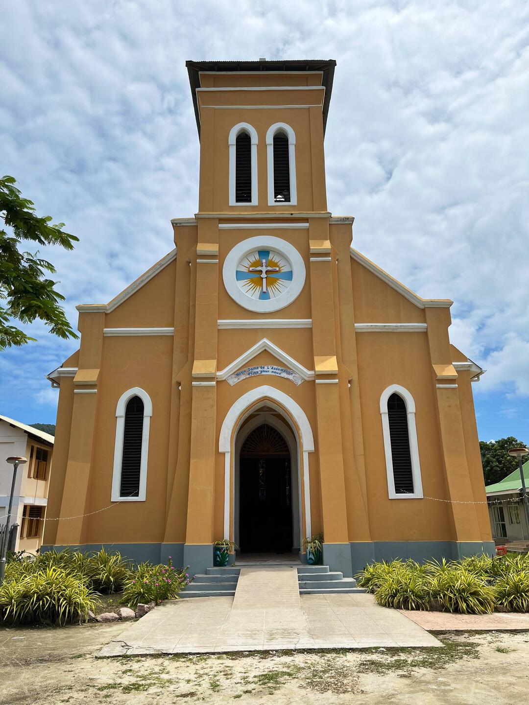 Die Inselkirche: Notre Dame de L'Assomption