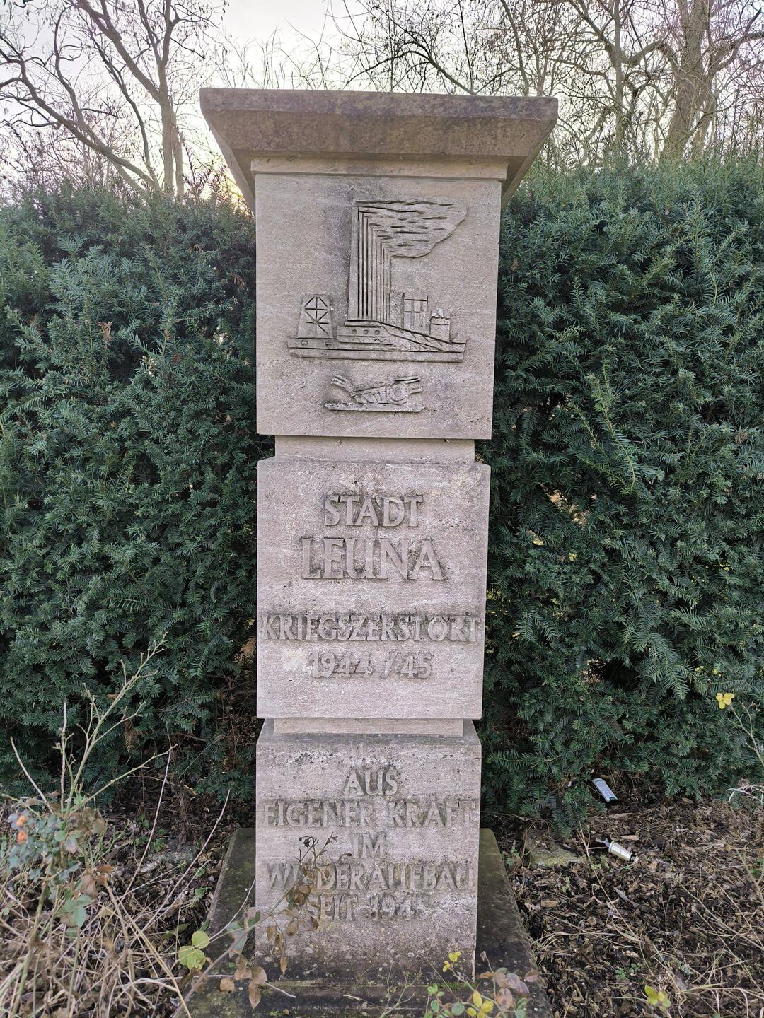 Am Ortseingang von Leuna