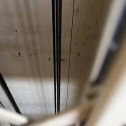 Aufzug, wie man sie nur aus alten Filmen kennt! Wer errät unser Stockwerk?