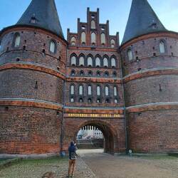 Holstentor - Eintracht drinnen - Friede draußen.