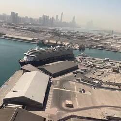 Mein Schiff 5 aus der Vogelperspektive, der Hafen ist noch entwicklungsfähig