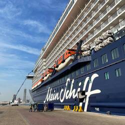 und mit dem Bustransfer zum Schiff. Es kann los gehen.