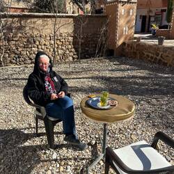 Und Tisch und Stühle hat er uns auch direkt hingestellt, so freundlich wurden wir noch nie begrüßt