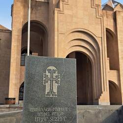 La mia prima khachkar (croce di pietra armena) in Armenia