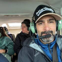 Sieht nur so aus, als ob Simi der Pilot wäre...