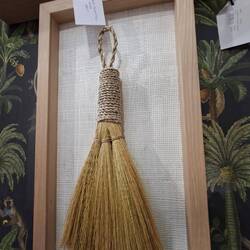 Upsi 180,-€ steht auf dem Preisschild.