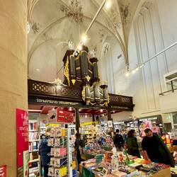 Buchladen in ehemaliger Kirche