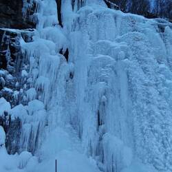 Sehr viel Eis am Wegesrand