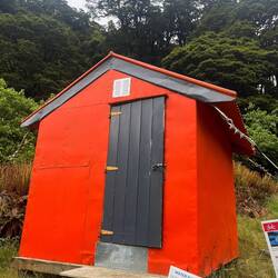 Another cute emergency hut