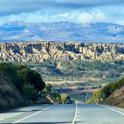 Durch die tolle Berglandschaft N340a