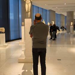 Ein Körper aus Marmor gemeißelt