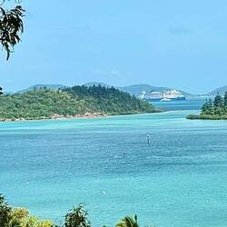 die Celebrity Edge auf der Fahrt nach Cairns