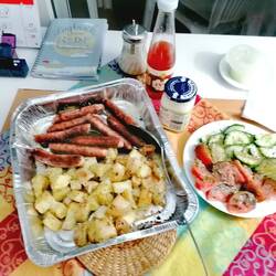 Abends Chorizos mit Patatas Bravas