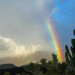 mal rechts über den Bergen