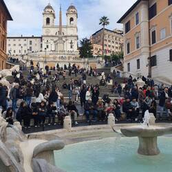 So viele Menschen sitzen dort 🙈