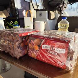 180 Eier auspacken, säubern und mit Öl einfetten, um sie länger haltbar zu machen. Meditativ🧘