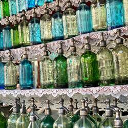 Sifones, zur Soda Aufbewahrung, Wein mit einem Schuss Soda ist Tradition