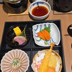 Mittagessen (oft unklar, was es ist)