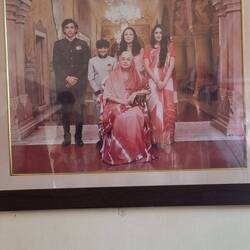 Ganz links aktueller König (älteres Bild)