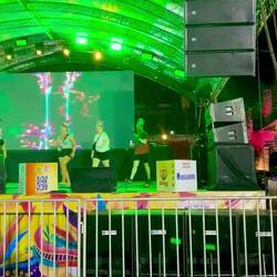 "Stürmen" der Bühne... 😂🪩🤭