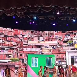 Look at that cool stage background!