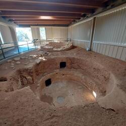 Wieder so eine Versammlungsstätte mit Zgang übers Dach, Kiva genannt.