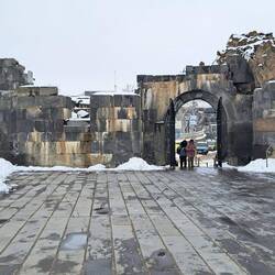 Le mura della fortezza del III secolo a.C.