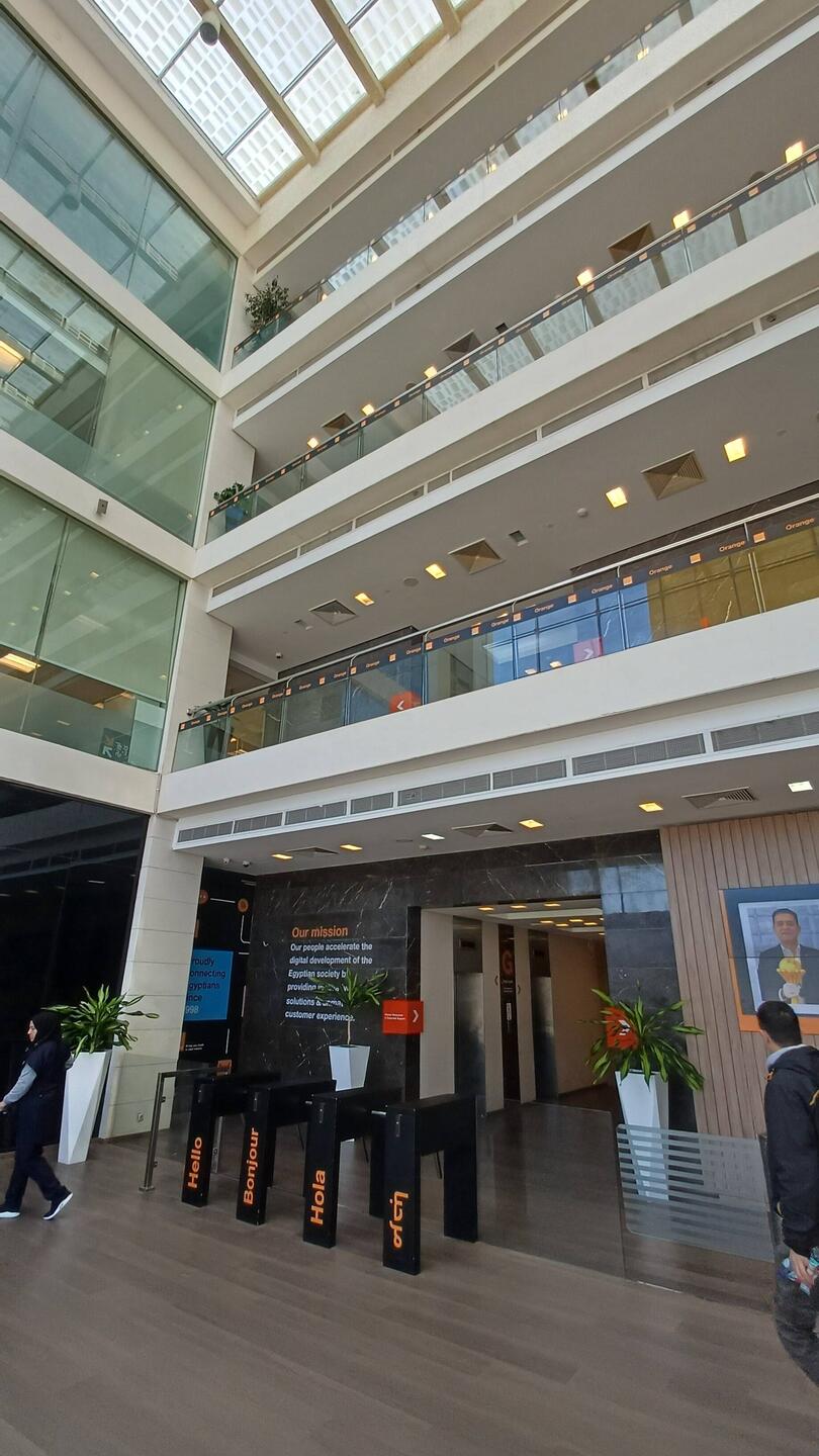 Ici c’est l'entrée des locaux d’Orange