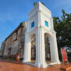 Hoch zur St.-Pauls-Kirche.