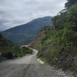 Einige Erdrutsche und Bachdurchfahrten sind auf der Strecke.