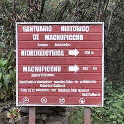 Der Fussmarsch geht los.