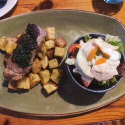 Unser wohlverdientes Nachtessen in der Brauerei😍.