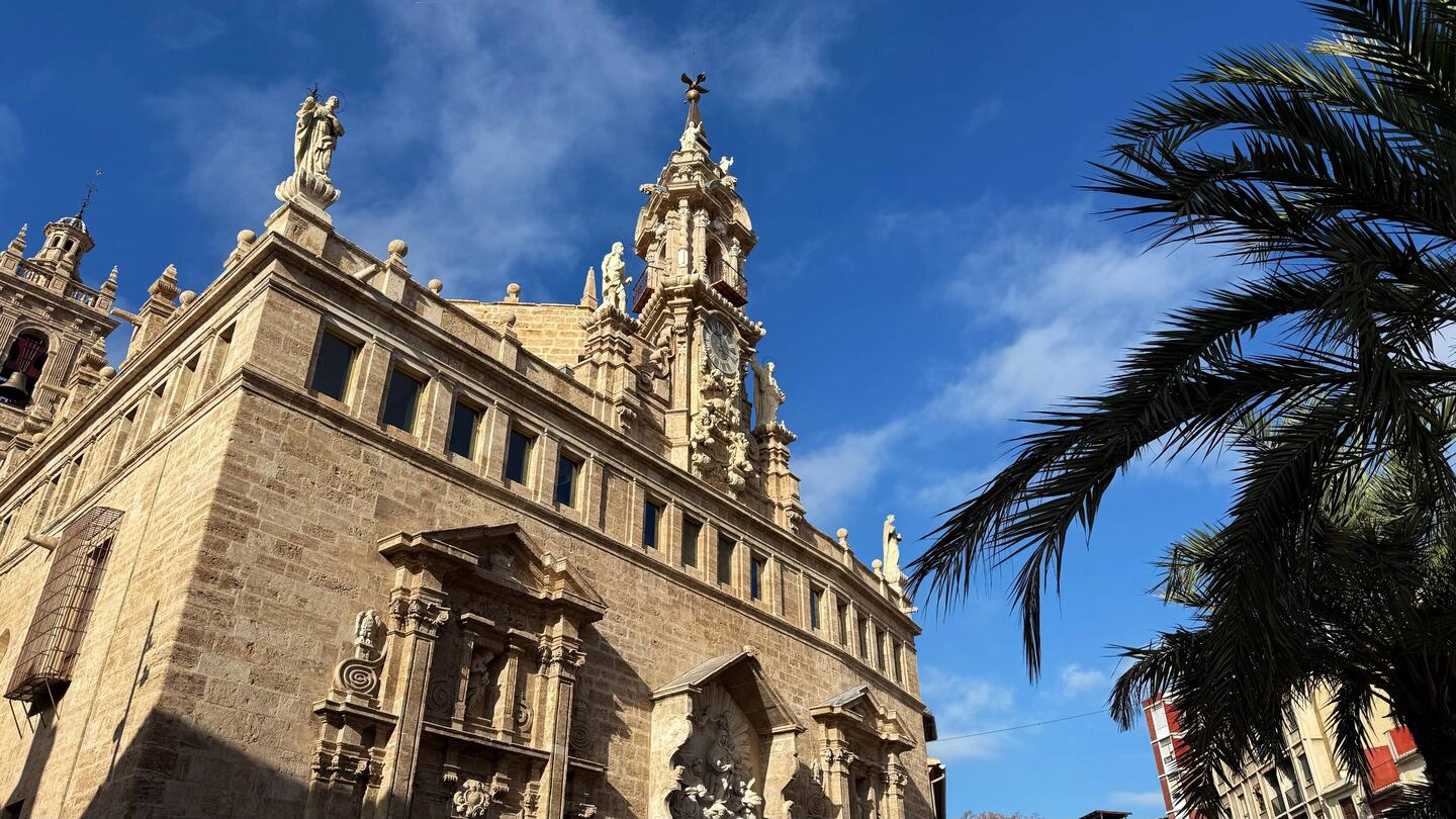 Valencia - wir sind im Valencia Camperpark, etwa 25 min nördlich - nehmen die Metro!