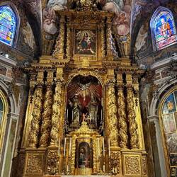 ... und Vergoldungen und Deckenfresken