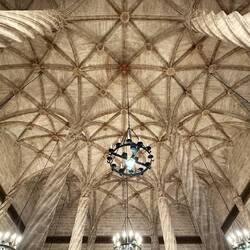 ... gedrehte Säulen ...