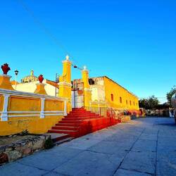 Unser Stellplätzli neben der Kirche