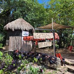 Eingang zur Cenote Zaci mitten im Ort