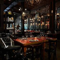 Mittagspause in einem Antiquariat/Restaurant