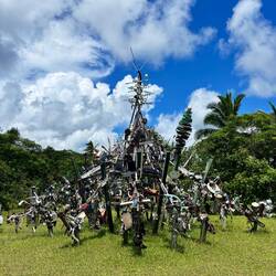 Een kunstwerk wat al 40 jaar loopt en iedereen dingen toe kan voegen