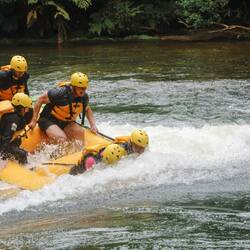 Das Wasser ist überhaupt nicht kalt, grob 25 Grad - Neos wären gar nicht nötig gewesen