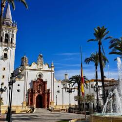 Am Plaza de Espana mit Storchenpaar auf der Kathedrale