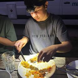 Dann muss halt noch mit Stirnlampe fertiggegessen werden...