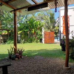 Stellplatz beim Hostel Shalton